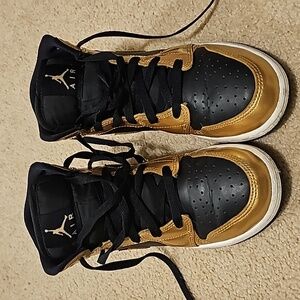Jordan 1 Mid Boys